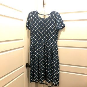 💖 LIKE NEW! RARE Lularoe AMELIA DRESS: blue with white design!!! Size L